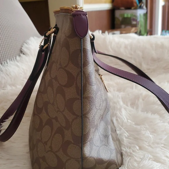 Coach - Picture 2 of 3